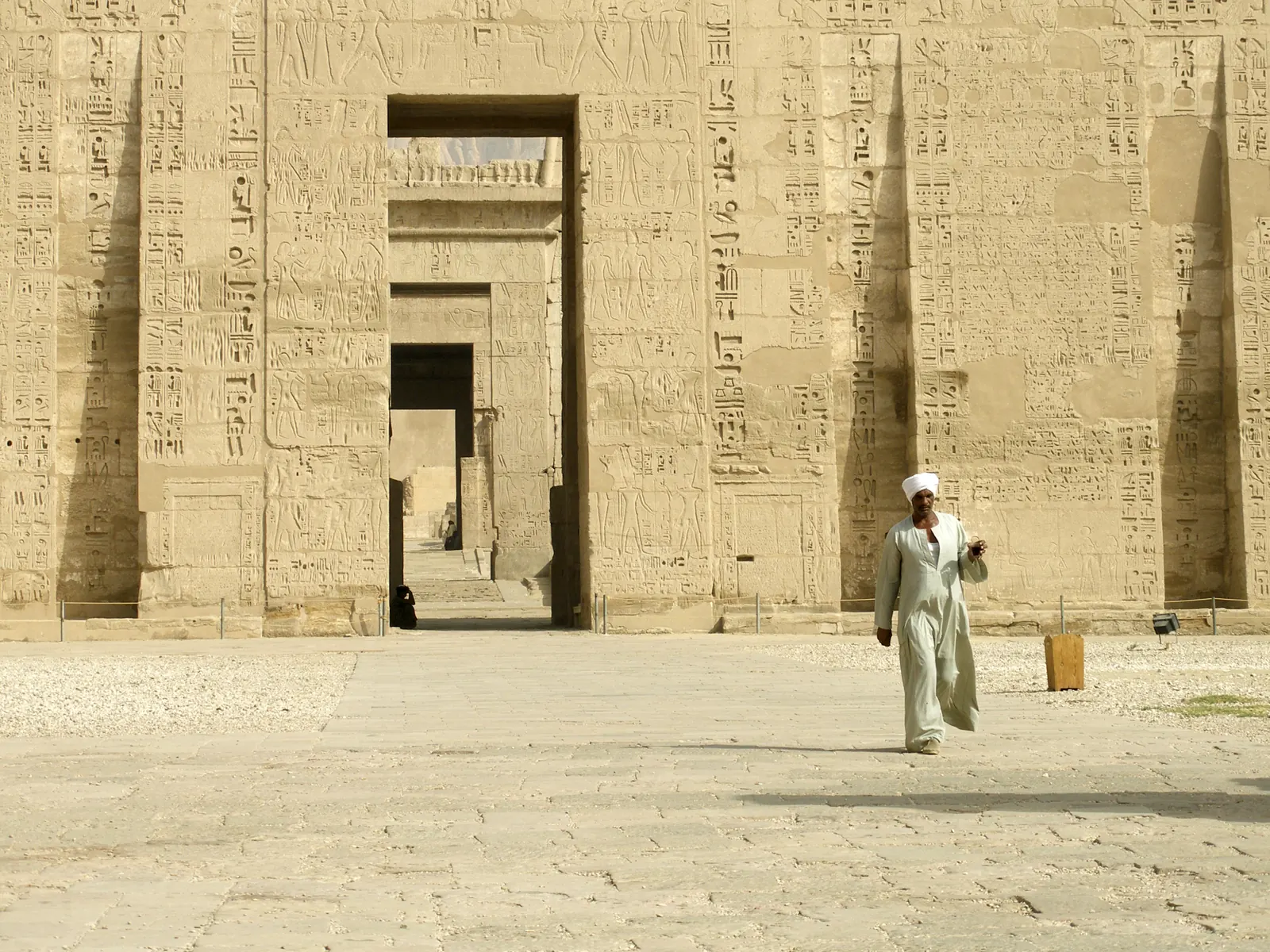 Premier pylône du temple de Medinet Habu à Louxor