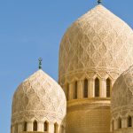 Comment s'habiller de manière appropriée pour se rendre à la mosquée en Égypte ?
