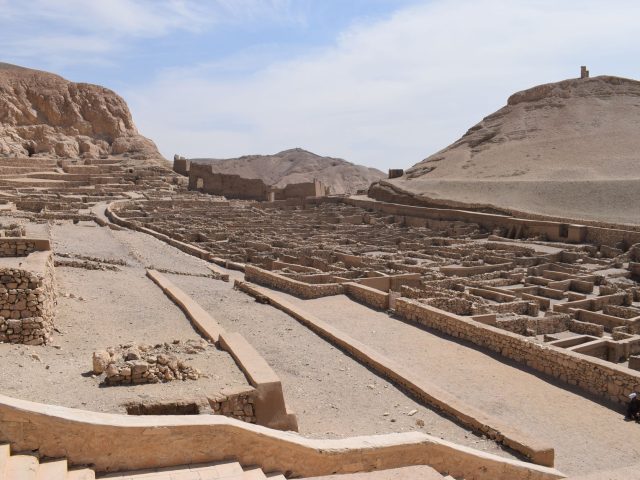 Voyager en Égypte va-t-il coûter plus cher avec la privatisation des aéroports ?